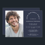 Convite Marinho de aniversário de 30 anos do Modern Photo<br><div class="desc">Aniversário de 30 anos do Partido Moderno do Homem Fotográfico Marinho Azul. Um design totalmente personalizável, basta substituir a foto de amostra por sua própria e personalizar o texto para seus detalhes. Você também pode alterar o plano de fundo azul do marinho em ambos os lados e a cor e...</div>