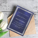 Convite Marinho de aniversário de prata azul<br><div class="desc">Um cartão de convite de aniversário moderno,  moderno 50º (ou qualquer idade) para homens,  caras,  homens. Um fundo azul marinho. A cor azul é irregular. Com um falso quadro prateado. Personalize e adicione seu nome e detalhes da festa. Fundo: fundo azul</div>