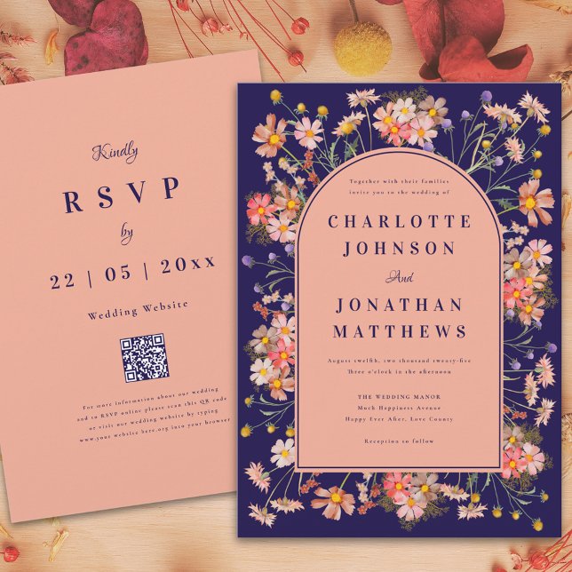 Convite Marinho de flor selvagem Casamento outono azul (Wildflower arch elegant navy blue peach fall wedding invitation with rsvp website qr code)