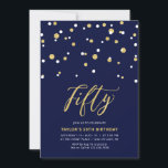 Convite Marinho e 50ª Festa de aniversário simples e Doura<br><div class="desc">Celebre seu dia especial com este mínimo de 50º convite de aniversário. Este design apresenta um script de na moda com letra "Cinquenta" com um confete em forma de hexágono com uma combinação de cores azul e dourada do marinho. Há mais designs disponíveis no meu compro BaraBomDesign.</div>
