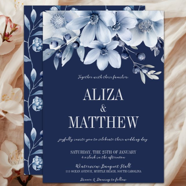 Convite Marinho Elegante e Casamento Floral Azul Claro (Elegant Navy Blue Floral Winter Wedding Invitation, Blueberries,   Light Blue Flowers, Classic)