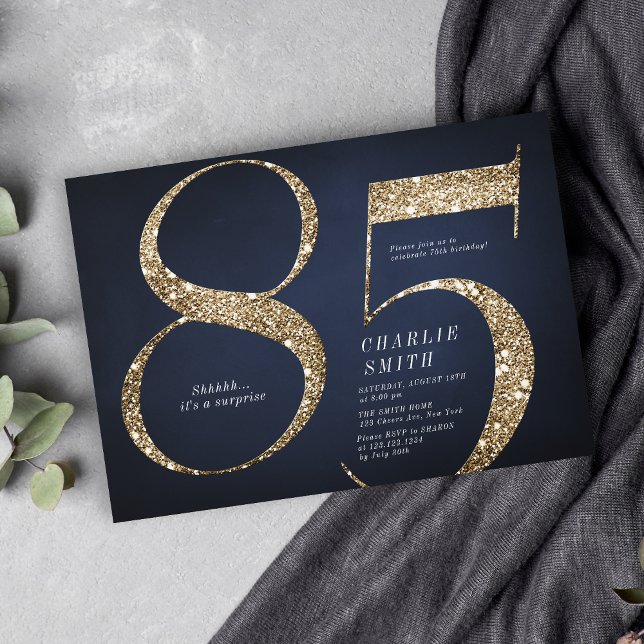 Convite Marinho minimalista moderno reluz 85 anos (Modern minimalist navy gold glitter 85th birthday invitation)