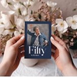 Convite Marinho mínimo moderno azul 50º aniversário<br><div class="desc">Mínimo moderno de tipografia simples marinho azul e branco 50º convite de aniversário. Parte de uma coleção contemporânea.</div>