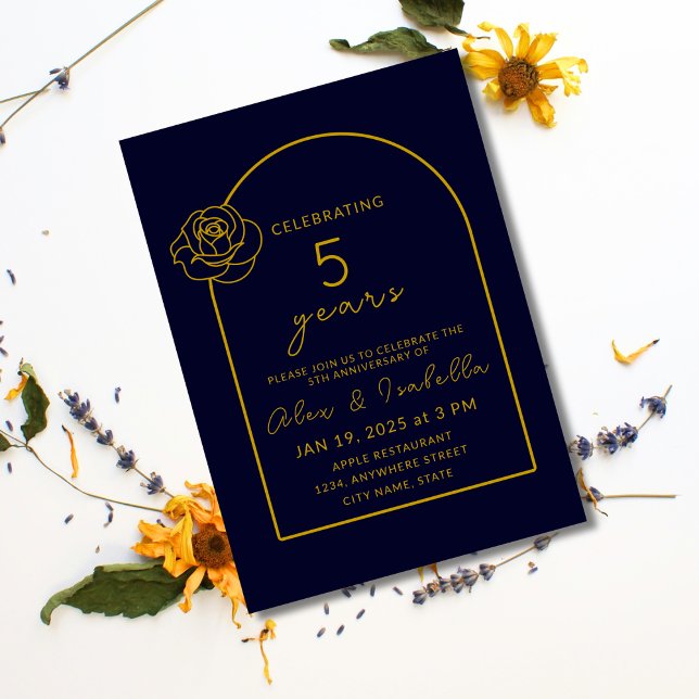 Convite Marinho moderno e aniversário Dourado de casamento (Modern, elegant, minimalist navyblueand gold custom 5th year wood wedding anniversary invitation.png)
