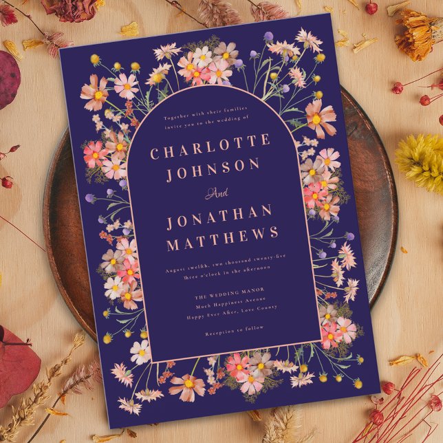 Convite Marinho Terracotta de Arch de Flor Selvagem (Wildflower arch elegant script navy blue peach burnt Orange terracotta fall wedding invitation )
