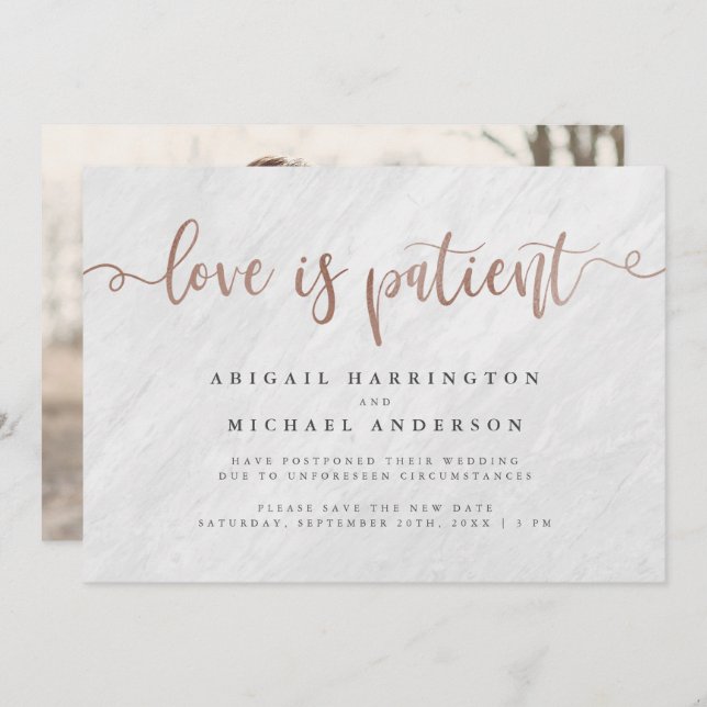 Convite Mármore Branco & Letra em Ouro Rosa O Amor é Pacie (Frente/Verso)