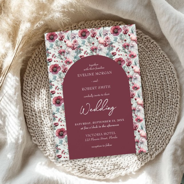 Convite Marrom-boho e flores silvestres cor-de-rosa (Boho maroon and pink wild flowers arched invitation)