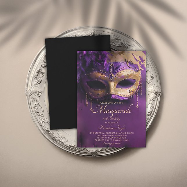 Convite Máscara Veneziana mascarada Purple Dourada 50º Ani (masquerade 50th birthday party invitation glamorous gold purple venetian mask elegant modern classy)