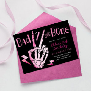 Convite Mau Dois Convidam as Meninas Ósseas no Segundo Ani