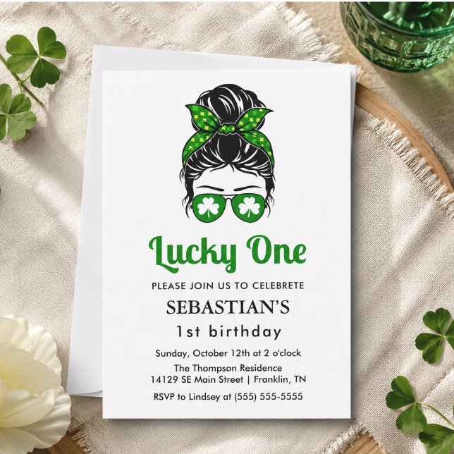 Convite  Menina de 1º Aniversário Cabelo Desarrumado Sortu (Messy Bun Lucky One 1st Birthday Girl Invitation)