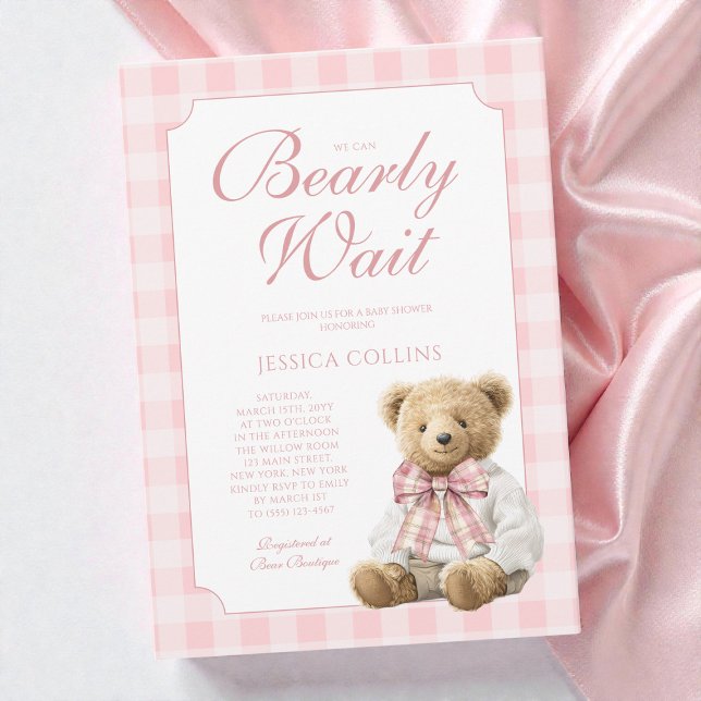 Convite Menina de Xadrez Rosa Chás de Bebê Mal Podemos Esp (Pink Gingham Girl We Can Bearly Wait Baby Shower Invitation)