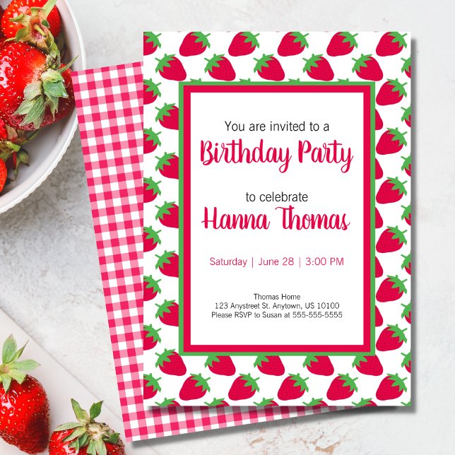 Convite Menina Morango Padrão Verde Rosa Aniversário (Little Girl Strawberry Pattern Green Pink Birthday Invitation)