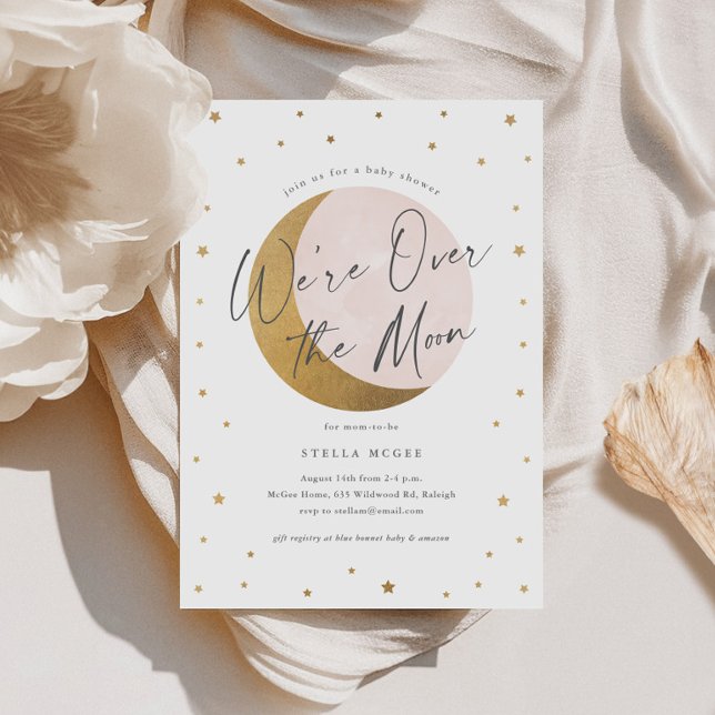 Convite Meninas do Roteiro Ouro Sobre a Lua Baby Shower (Gold and Pink Over the Moon Script Girls Baby Shower Invitations.)