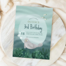 Meninas Encharcadas sob o mar aniversário de 3 ano