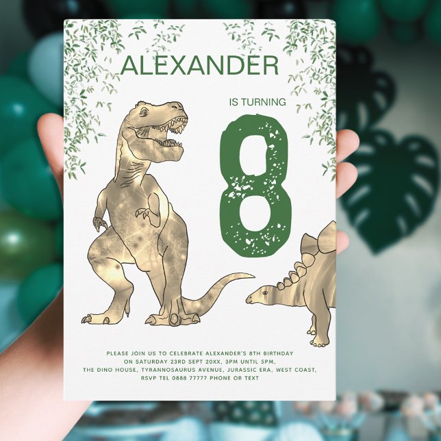 Convite Meninos da Festa de aniversário da selva de dinoss (Dinosaur Jurassic jungle 8th birthday party invitation with fun T-Rex stegosaurus and green foliage )