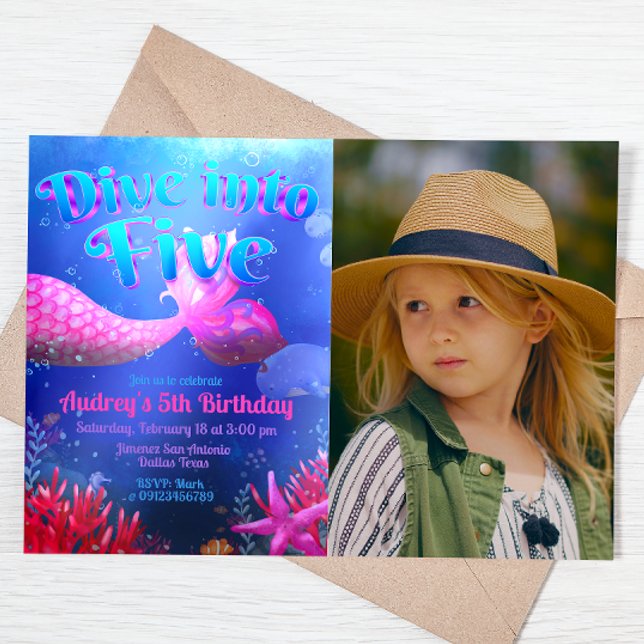 Convite Mergulhe em Cinco - Sereia com Paisagem de Foto (Dive into Five - Girl Mermaid 5th Birthday Landscape Invitation with Picture)