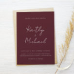 Convite Merlot Wedding Burgundy Modern Manuscrito<br><div class="desc">Este simples e moderno convite para casamento de rosa empoeirado apresenta os seus nomes num guião de escrita manual confuso. É moderno e minimalista.</div>