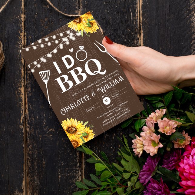 Convite Mesa de Madeira Rústica Girassol Eu Faço Churrasco (Rustic Wood Sunflower I Do BBQ Engagement Party Invitation country wedding grill wooden floral flowe)