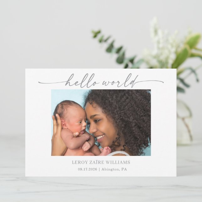 Convite Minimal Hello World Baby Photo Announcement Card (Em pé/Frente)