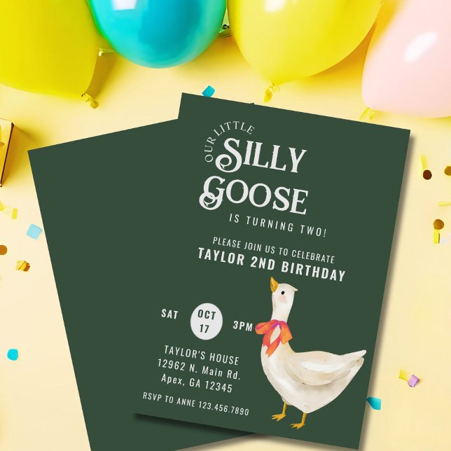 Convite Minimalismo С Bobo Lassado Goose Aniversário (Minimalist “Our Silly Goose Is Turning Two” invite with dark green background and clean design.)