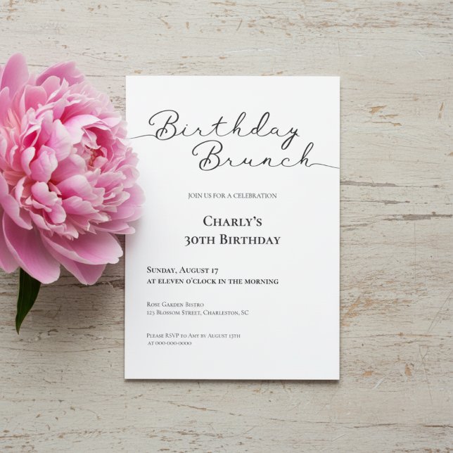 Convite Minimalist 30th Birthday Brunch (Birthday brunch invitation with blush pink peony on rustic wood background.)