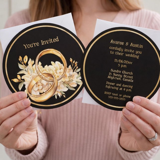 Convite Minimalist Black and Gold Wedding Rings Invitation (Criador carregado)