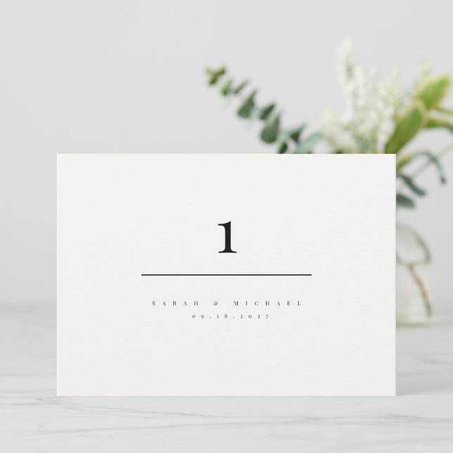 Convite Minimalist Modern Typography Wedding Table Number  (Em pé/Frente)