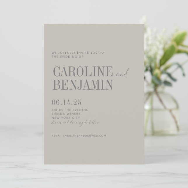 Convite Minimalista Elegante Cinza Taupe Script RSVP de Ca (Em pé/Frente)