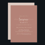 Convite Mínimo Calliografia - Partido Surpresa de Terracot<br><div class="desc">Este convite de festas surpresa minimalista de teracotta é perfeito para um aniversário rústico,  aposentadoria ou qualquer festa surpresa. O design simples e elegante apresenta a tipografia de scripts clássicos e de rico.</div>