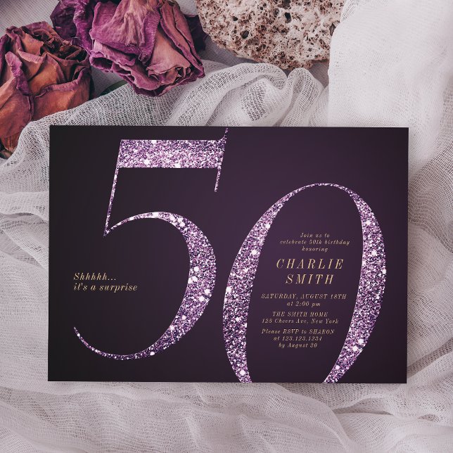 Convite Mínimo moderno brilho roxo 50 anos (Modern minimalist purple glitter 50th birthday invitation)