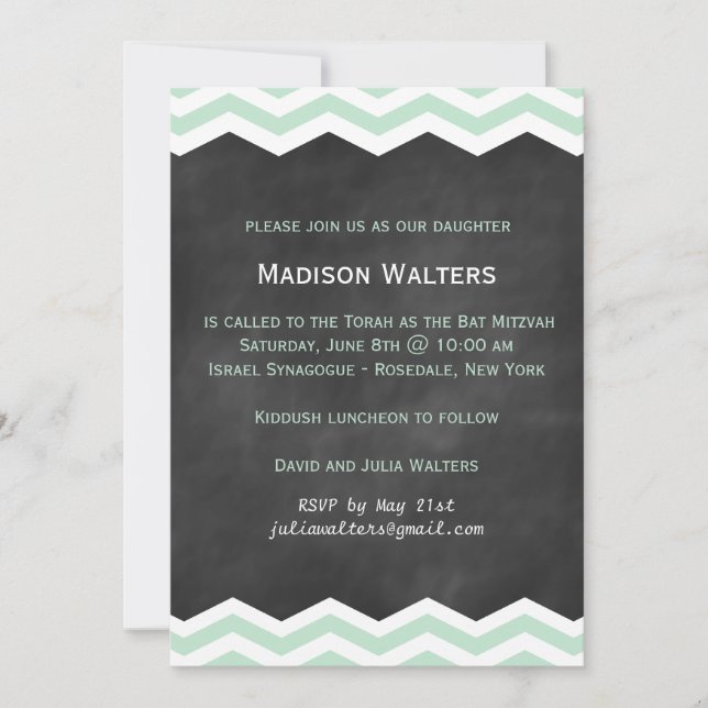Convite Mint Chevrons no Chalkboard Bat Mitzvah (Frente)
