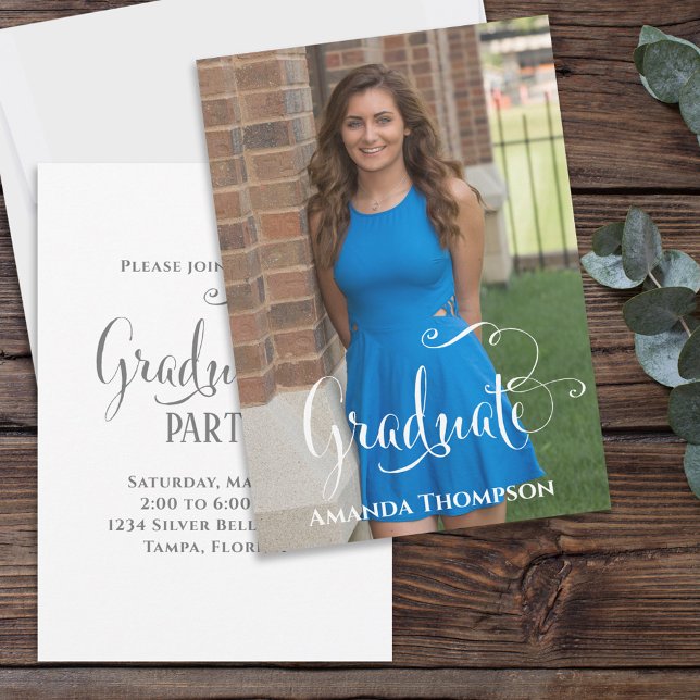 Convite Modelo de Foto de Graduação de Script Simples (Criador carregado)