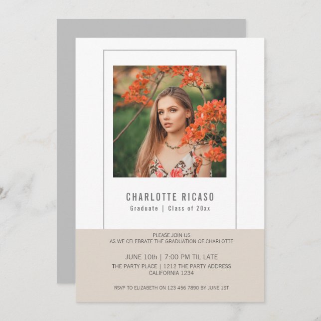 Convite Modelo de Foto de Graduado Personalizado Bege Bran (Frente/Verso)