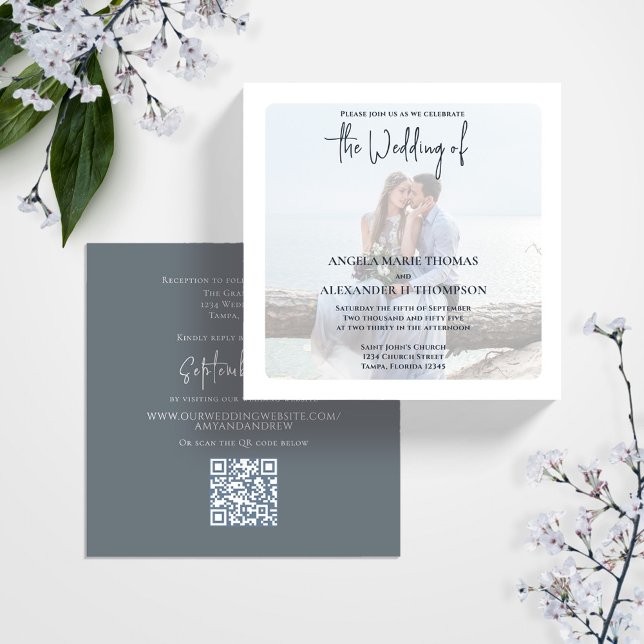 Convite Modelo de Foto Simples de Casamento de cinzas (Elegant photo simple grey wedding invitation with a scannable QR code.)