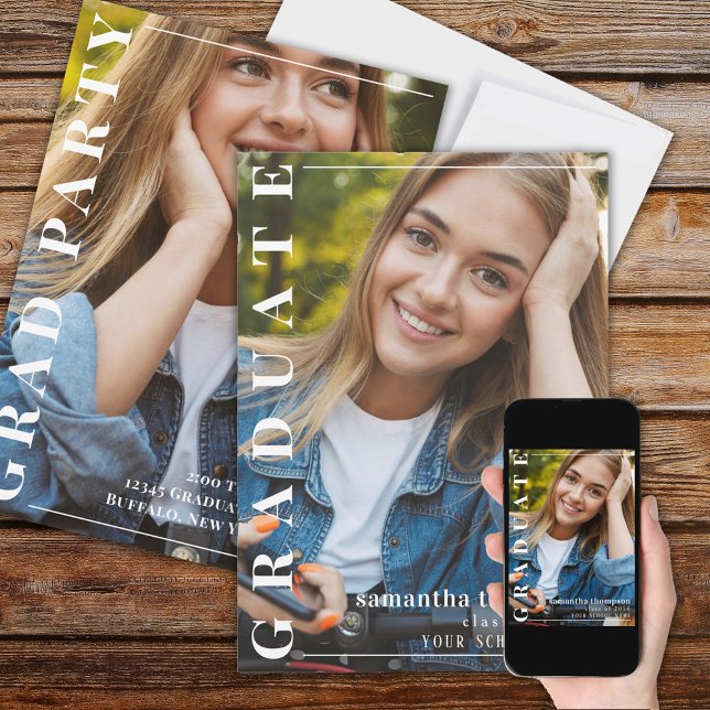 Convite Modelo de Foto Simples do formando Negrito Minimal (Graduation "graduate" typography photo announcement. )