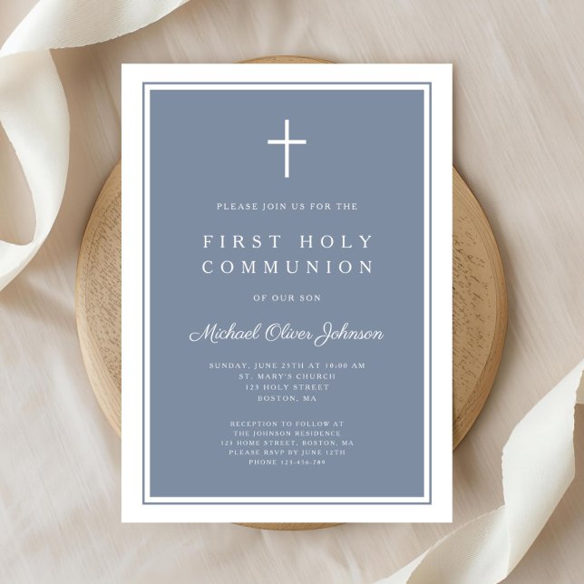 Convite Modern Dusty Blue Cross Boy Primeira Comunhão Sagr (Modern Dusty Blue Cross Boy First Holy Communion Invitation)