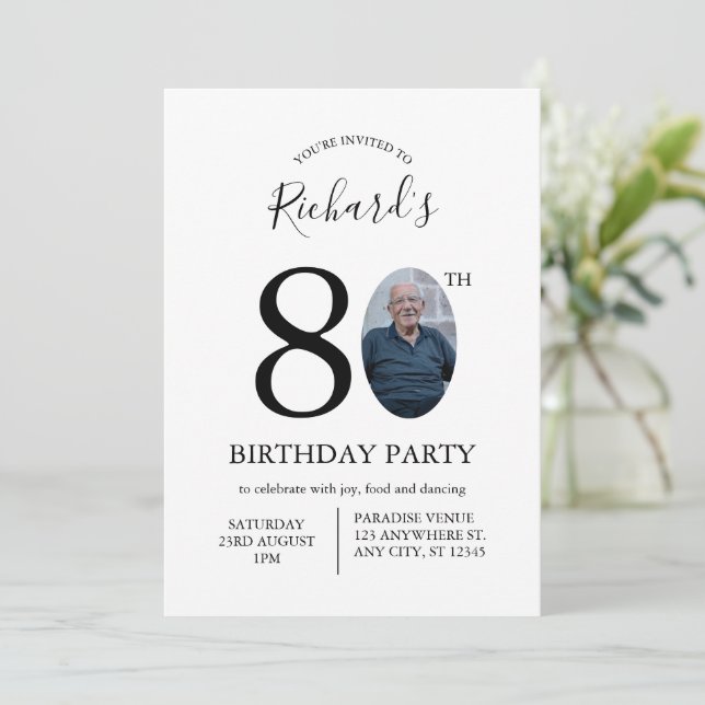 Convite Modern Minimalist 80th Birthday Photo (Em pé/Frente)