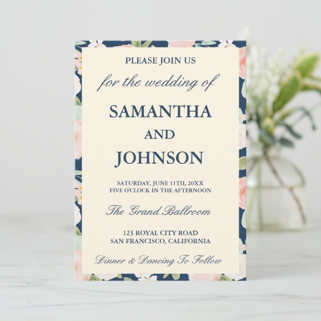 Convite Modern Navy Blue Ivory Floral Monogram Wedding (Em pé/Frente)