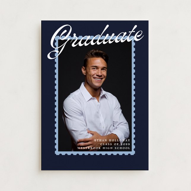 Convite Modern Navy Stamp Graduation Announcement (Criador carregado)