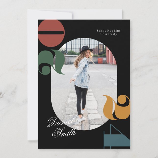 Convite Modern Retro & Bold Class of 2024 Graduation (Frente)