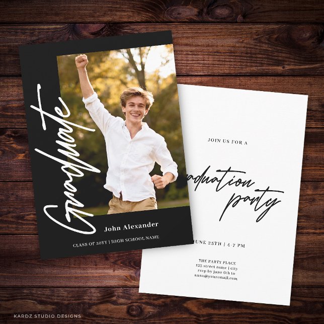 Convite Modern Script Graduate Photo Black Graduation (The front and back of the invitation are shown at 5x7-inch size. Choose size, paper, + corner style.)