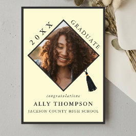 Convite Modern Yellow Graduation Cap Photo Announcement