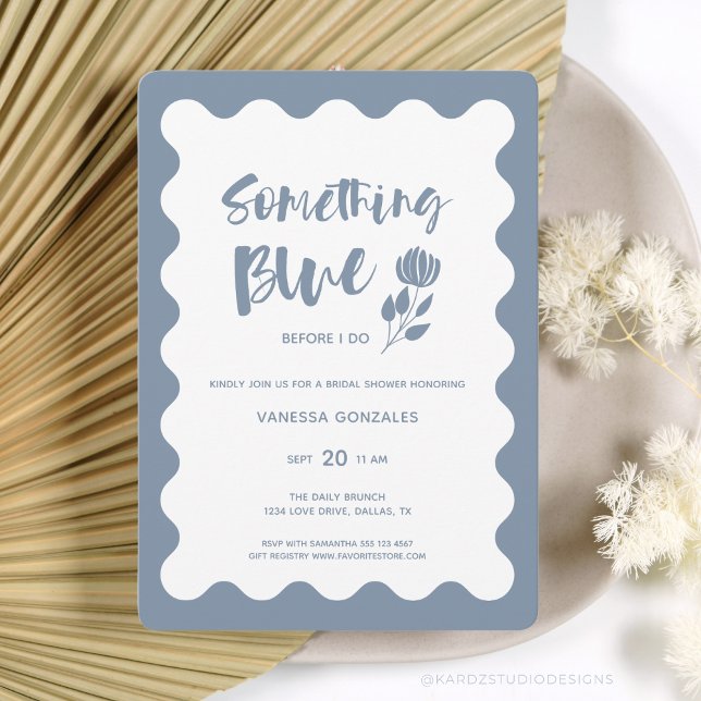 Convite Moderno Algo Azul Antes Que Eu Faça Chá de panela (Something Blue Before I Do Bridal Shower Invitation, Dusty Blue + white scallop frame, script flower)