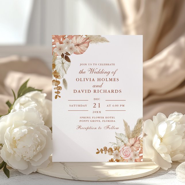 Convite Moderno Boho Chic Floral Grama de Pampas Casamento (Modern Boho Chic Floral Pampas Grass Wedding Invitation on an elegant table with white peonies)