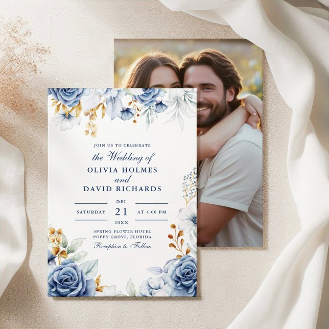 Convite Moderno Casal Floral Azul e Dourado Foto de Casame (Modern Blue and Gold Floral Couple Photo Wedding Invitation on an elegant fabric with botanical.)