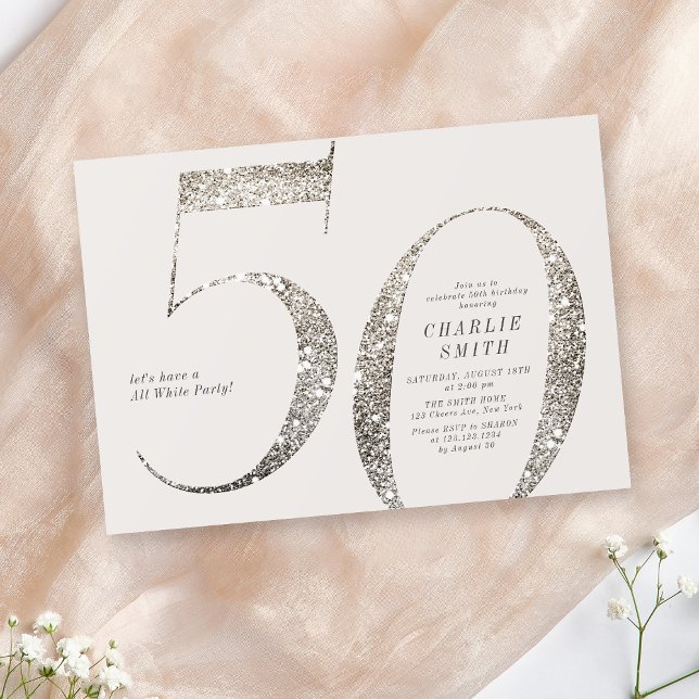 Convite Moderno minimalista todo partido branco 50º aniver (Modern minimalist all white party 50th birthday invitation)