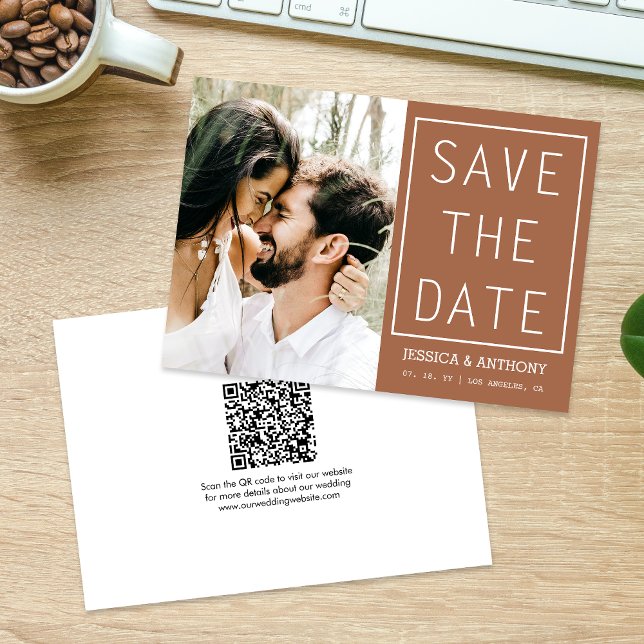 Convite Moderno Terracotta Salve a Data Foto Código QR (The QR code makes it easy for guests to visit your website for more details about your wedding.)