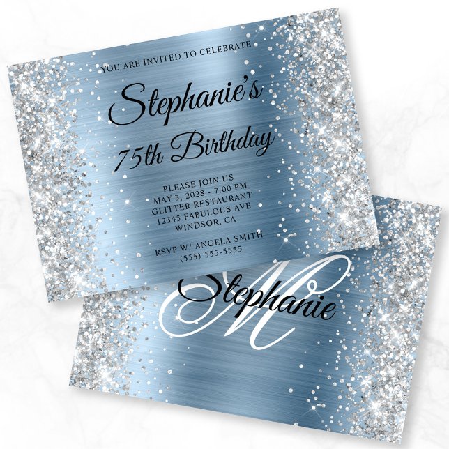 Convite Monograma Azul Claro Brilho Prata Aniversário de 7 (Silver Glitter Light Blue Monogram 75th Birthday Invitation)