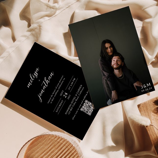 Convite Monograma de Fotografia de Script Preto Moderno Có (Criador carregado)