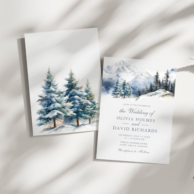 Convite Montanhas de Inverno e Árvores de Pinheiro em Aqua (Watercolor Winter Mountains & Pine Trees Wedding Invitation on a sunny white table.)